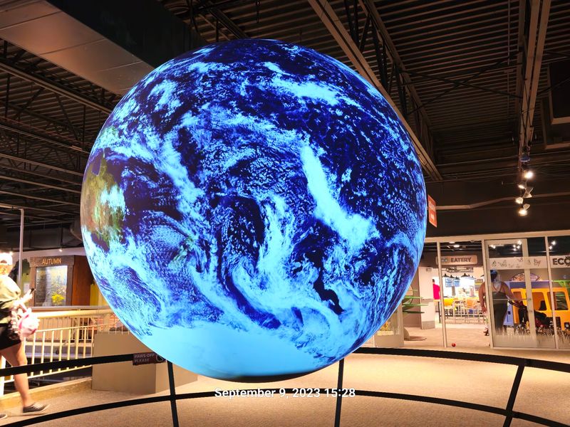 Hands-On Experiments and Live Science Shows