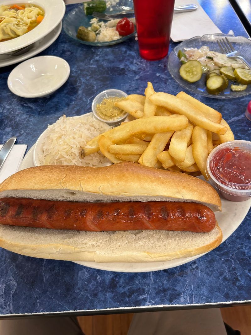 Harold's New York Deli Takes a Bigger Bite Harold's New York Deli Takes a Bigger Bite