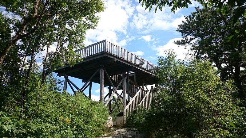 Hiking the Appalachian Trail Along the Ridge