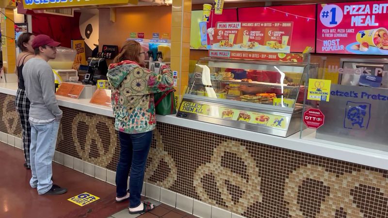 How a Barstow Burger Stand Became a Landmark