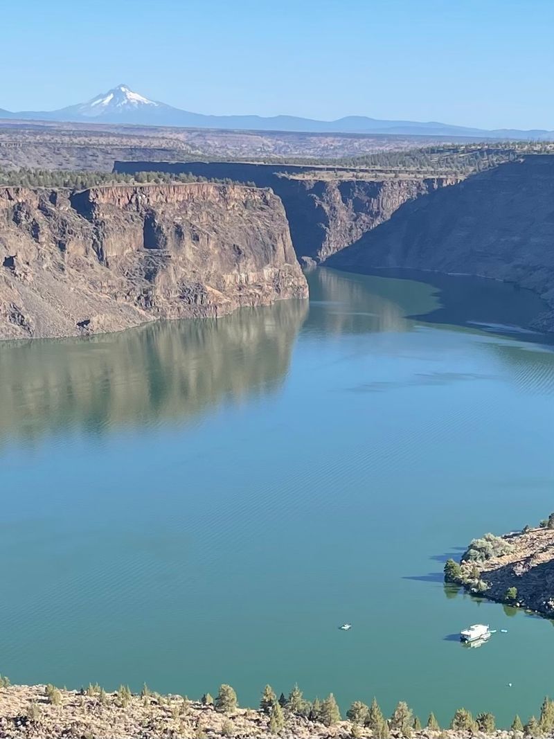 How a Dam Filled a Dry Gorge How a Dam Filled a Dry Gorge