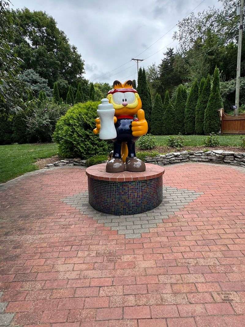 Hunting for a Lasagna-Loving Cat Hunting for a Lasagna-Loving Cat