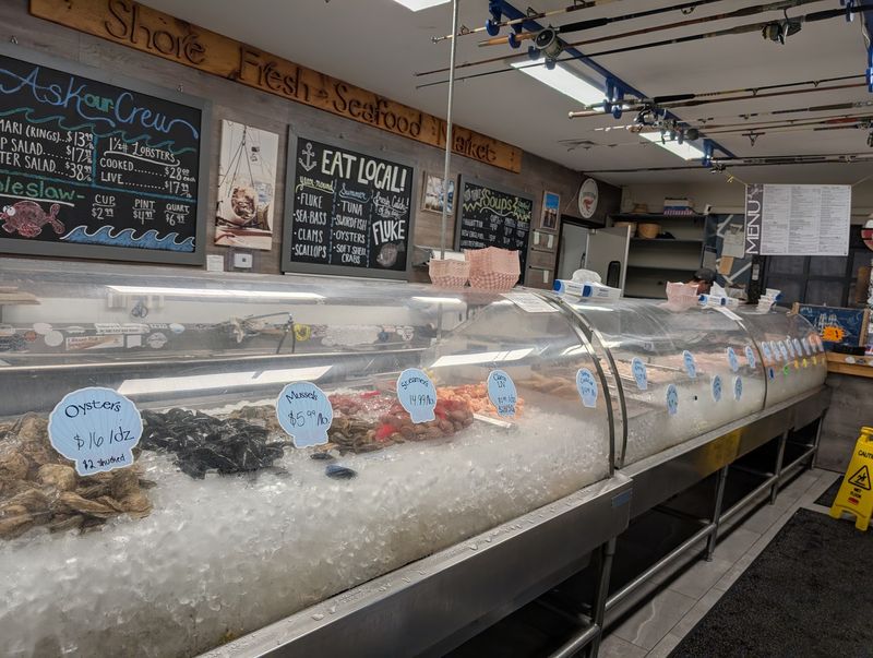 Icy Display Cases Worth Browsing Slowly