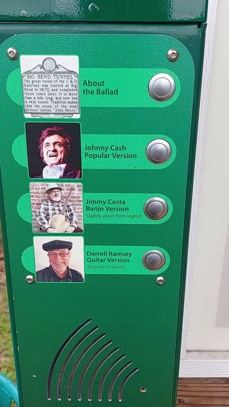 Information Boards That Play the Song Out Loud Information Boards That Play the Song Out Loud
