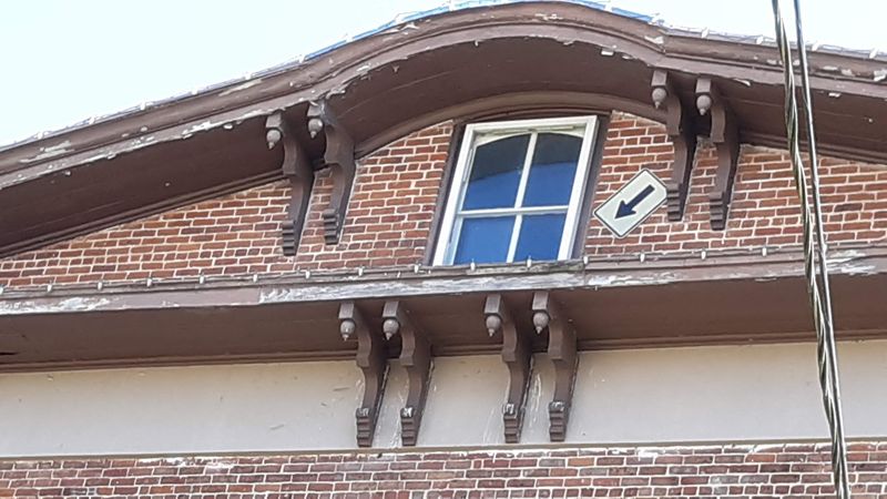Italianate Details Worth Slowing Down For Italianate Details Worth Slowing Down For