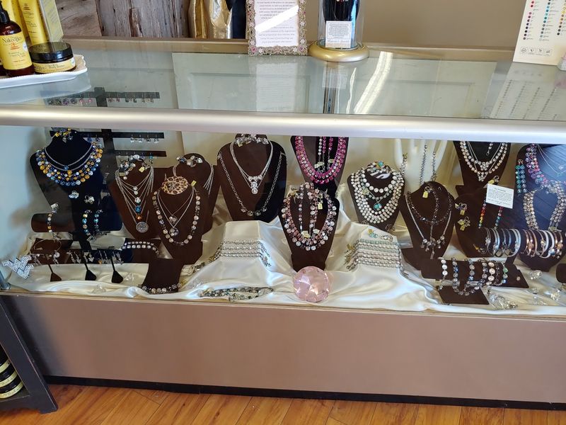 Jewelry Cases Full of Sparkle and Surprises Jewelry Cases Full of Sparkle and Surprises