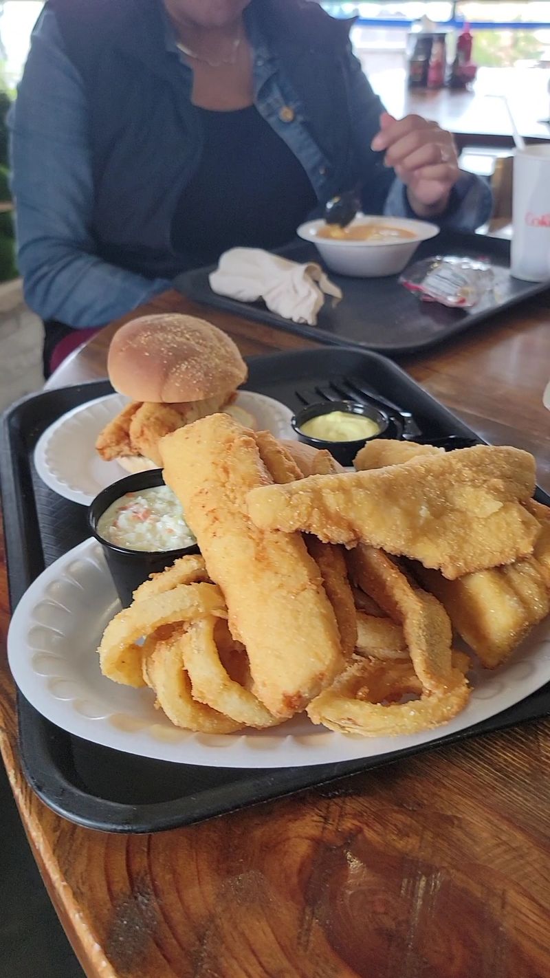 Jolly Rogers Seafood House, Port Clinton