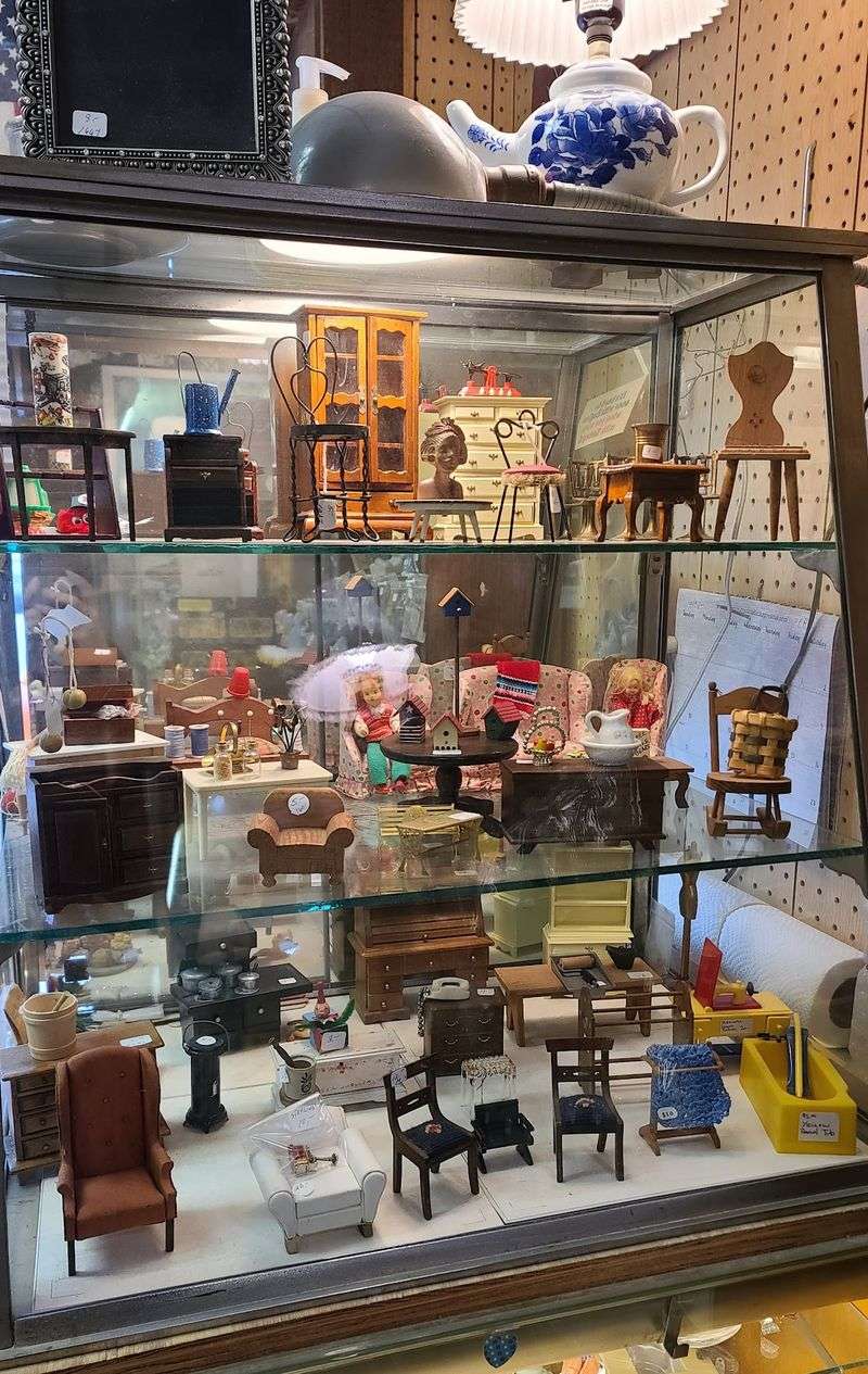 Lambertville Pairs River Views With Serious Antique Hunting