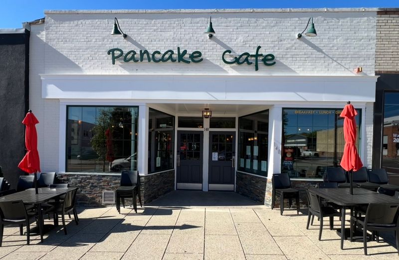 Le Pancake Café in Ridgewood