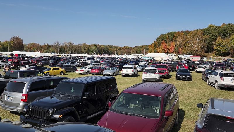 Leaf Peeping, Canal Boats, and Corn Mazes Leaf Peeping, Canal Boats, and Corn Mazes