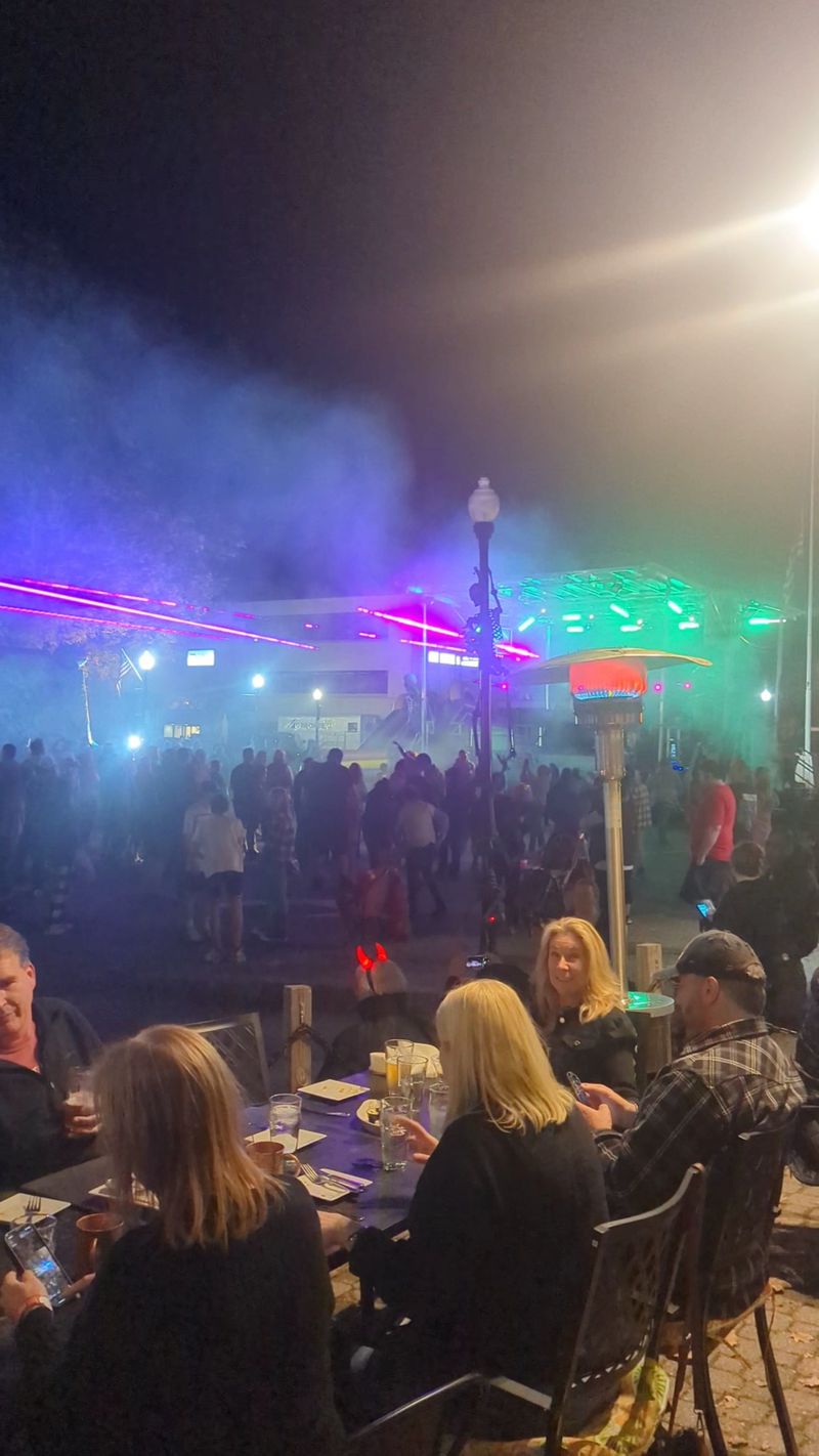 Live Music Keeps The Pavement Humming Live Music Keeps The Pavement Humming