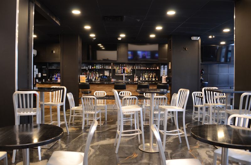 Live Music Nights That Turn Dinner Into a Show Live Music Nights That Turn Dinner Into a Show