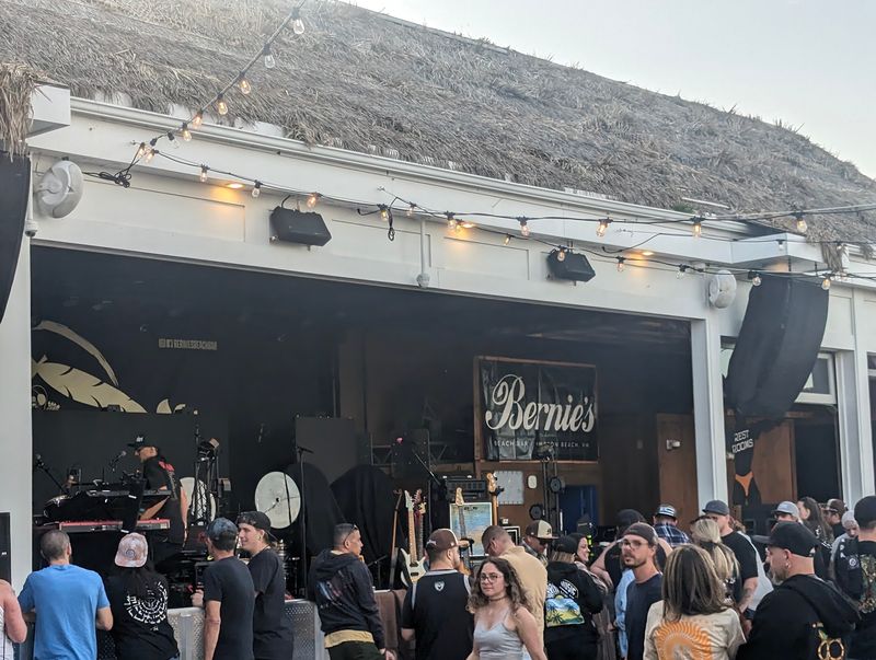 Live Music That Turns Lunch Into A Party Live Music That Turns Lunch Into A Party
