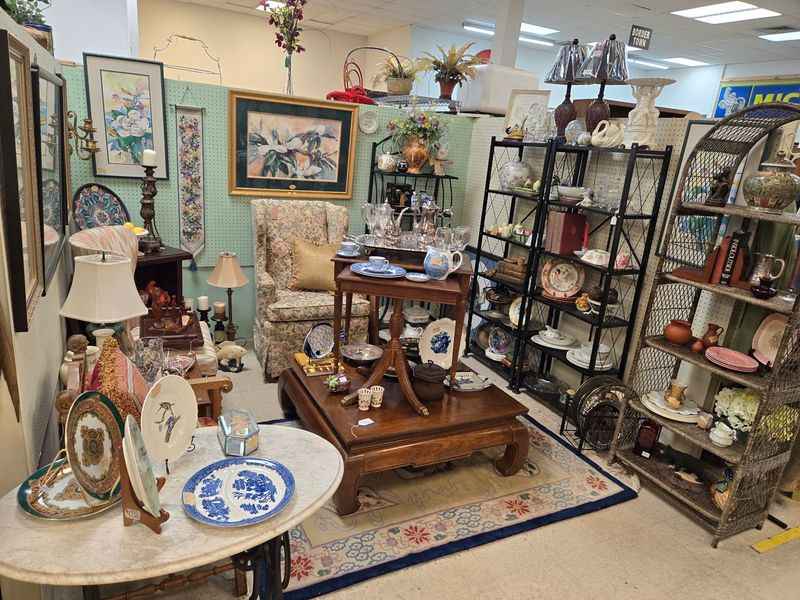 Longleaf Antique And Flea Mall, Two Buildings Worth Of Digging Longleaf Antique And Flea Mall, Two Buildings Worth Of Digging