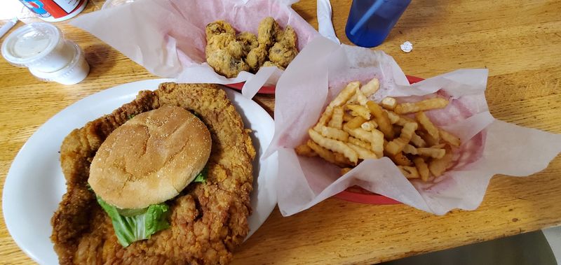 Lou's Diner, Cloverdale Lou's Diner, Cloverdale