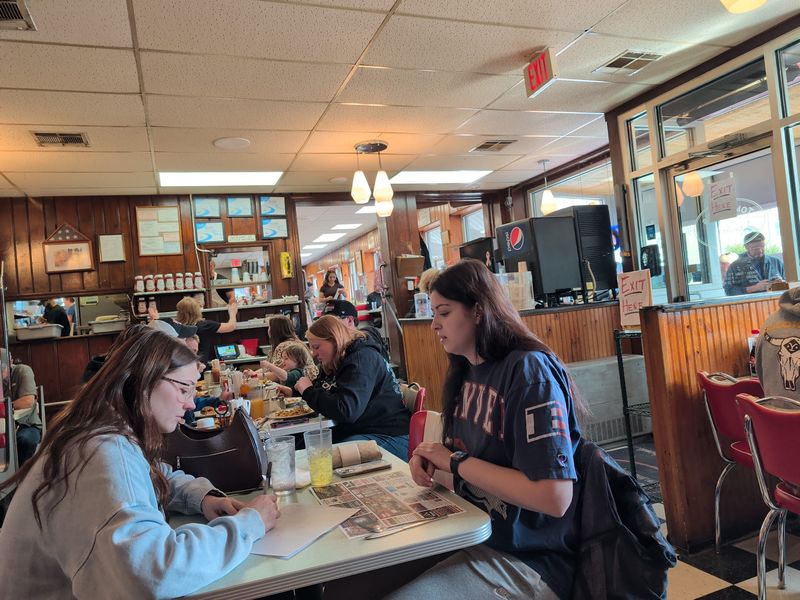 Lunch Hours Bring a Different Crowd Lunch Hours Bring a Different Crowd