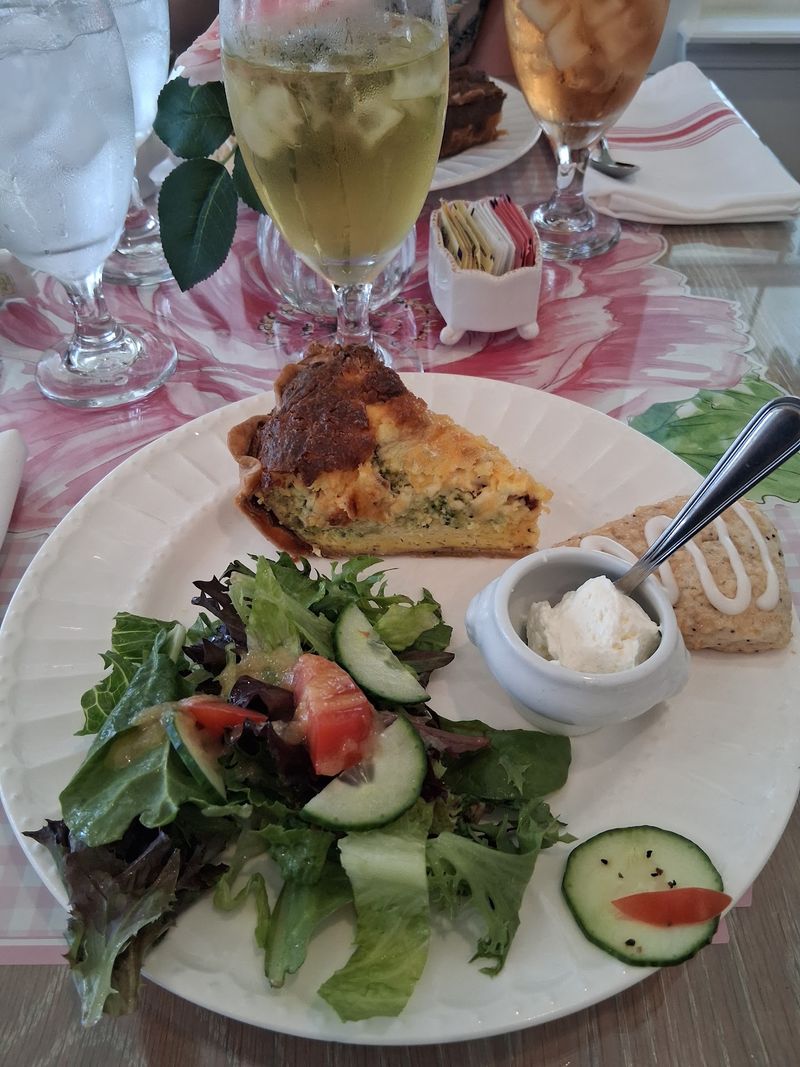 Lunch That Holds Its Own Beside the Scones Lunch That Holds Its Own Beside the Scones