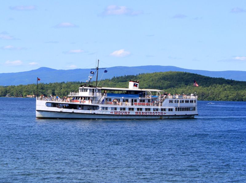 M/S Mount Washington Cruises on Lake Winnipesaukee