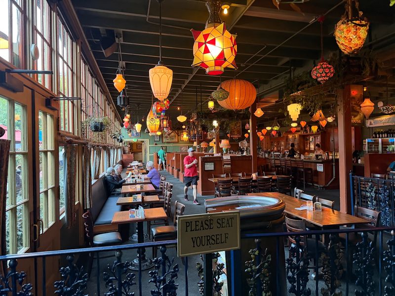 McMenamins Courtyard Restaurant, Portland