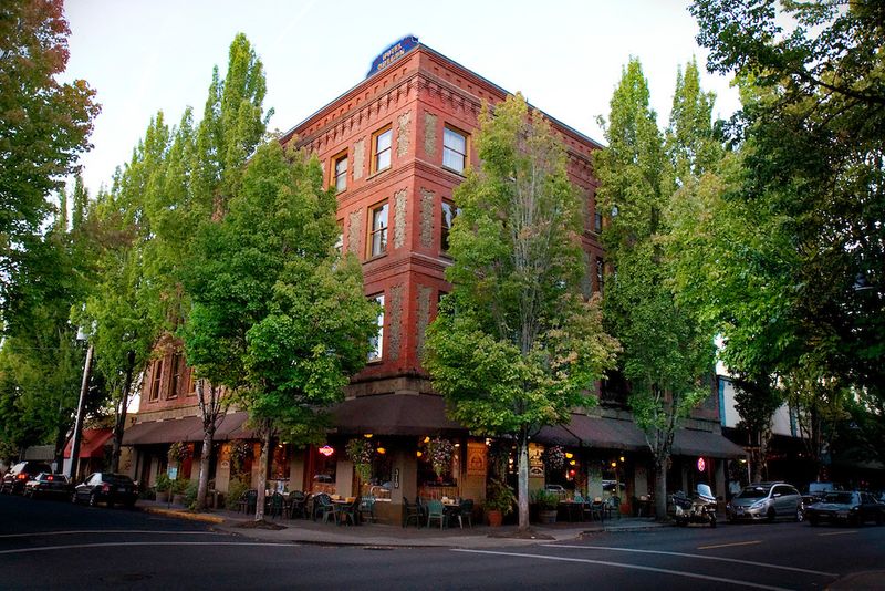 McMenamins Hotel Oregon, McMinnville McMenamins Hotel Oregon, McMinnville