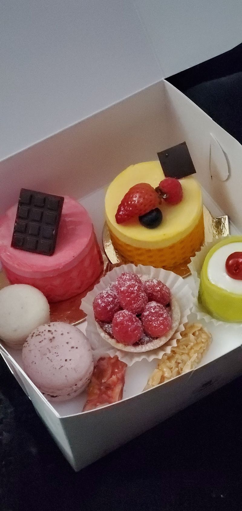 Mini Desserts for Indecisive Sweet Tooths Mini Desserts for Indecisive Sweet Tooths