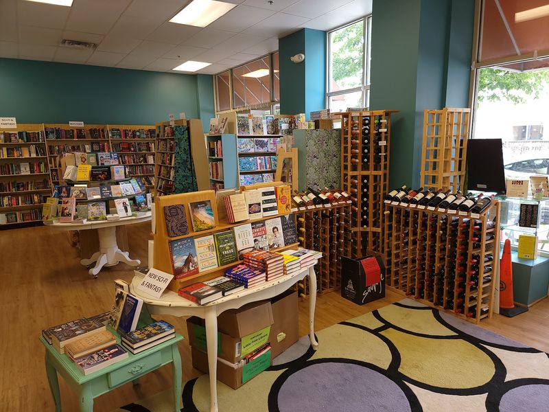 Monday Mingles and Craft Nights Monday Mingles and Craft Nights