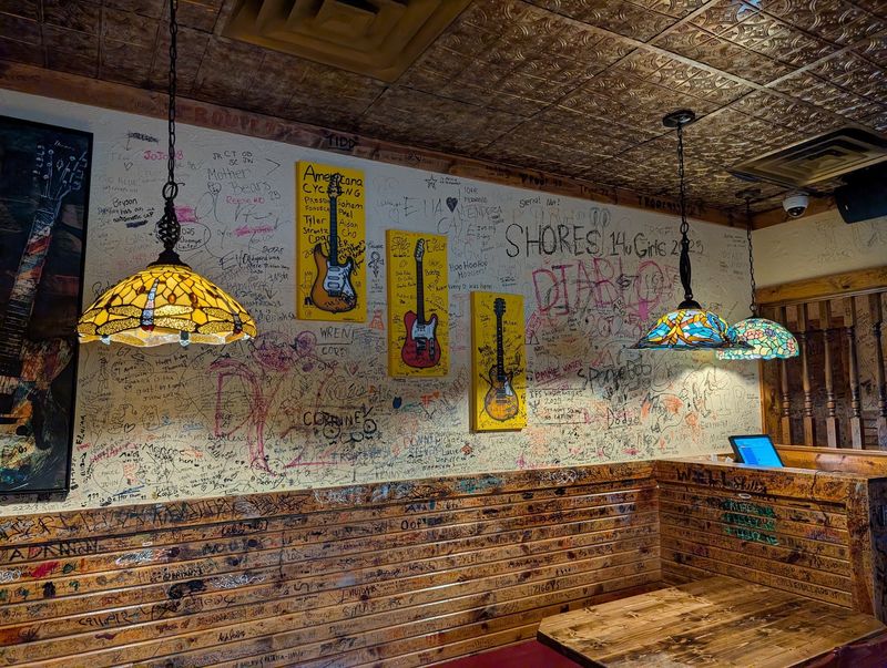 Mother Bear's Pizza, Bloomington