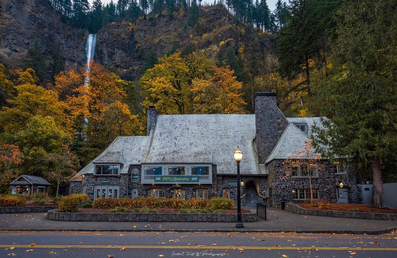 Multnomah Falls Lodge, Corbett