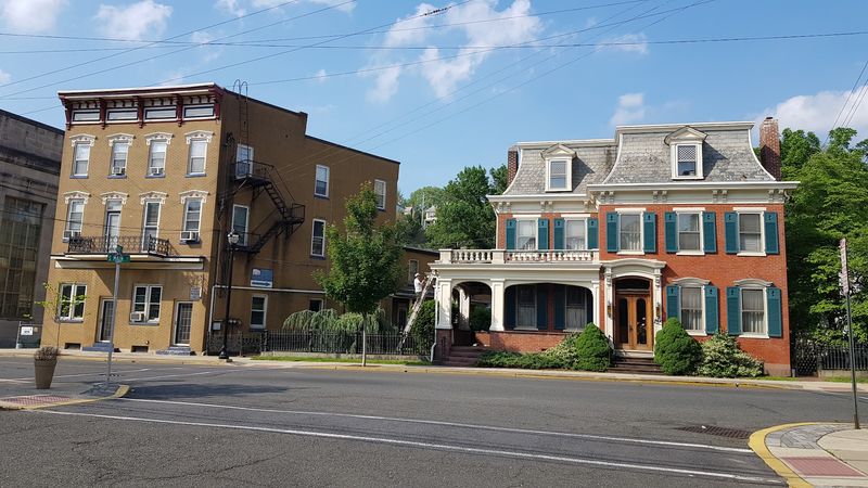 Neighborhoods Worth Settling Into