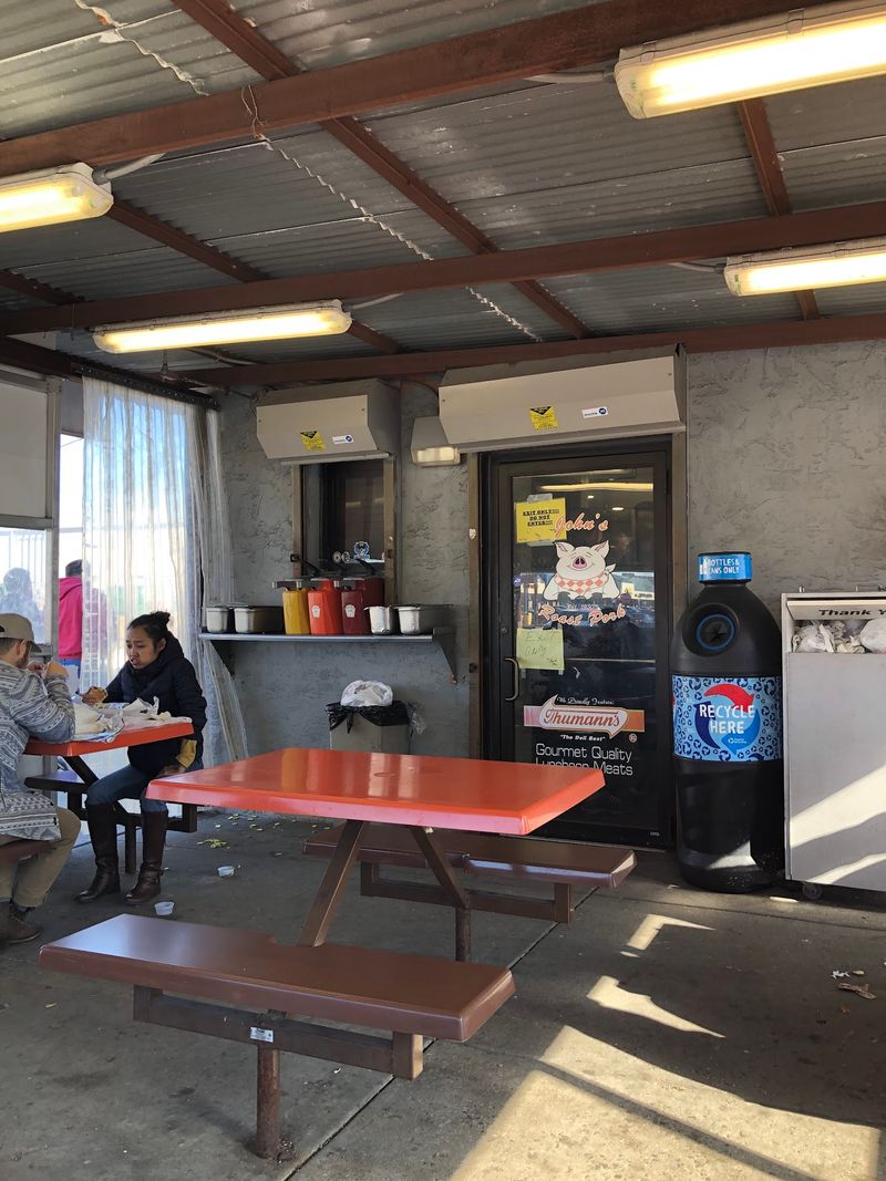 No-Frills Atmosphere and Sunny Outdoor Seating No-Frills Atmosphere and Sunny Outdoor Seating