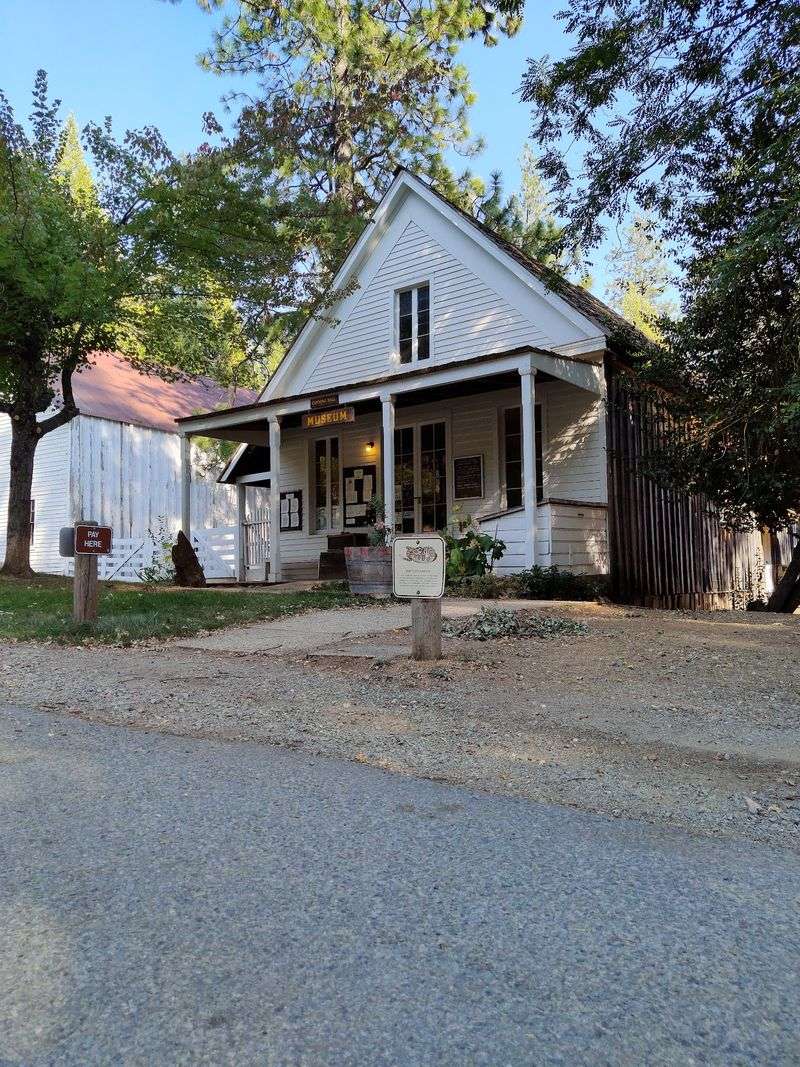 North Bloomfield, the Town That Stayed Behind