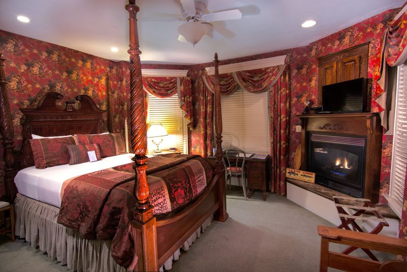 Old Charm With The Comforts You Actually Need Old Charm With The Comforts You Actually Need