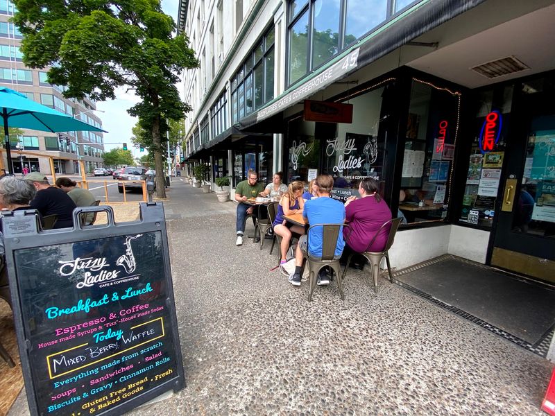 Outdoor Seating For Bright Oregon Days