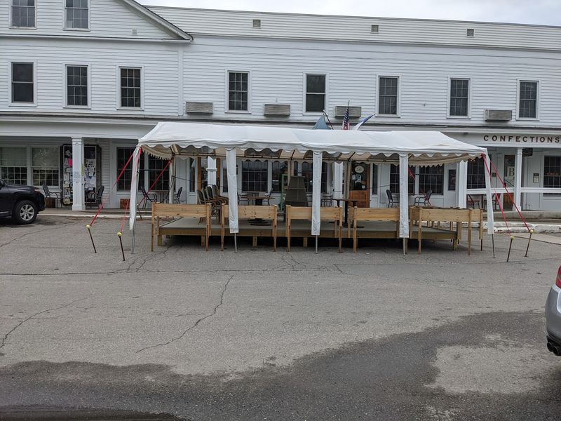 Outdoor Tables Made for Slow Afternoons Outdoor Tables Made for Slow Afternoons