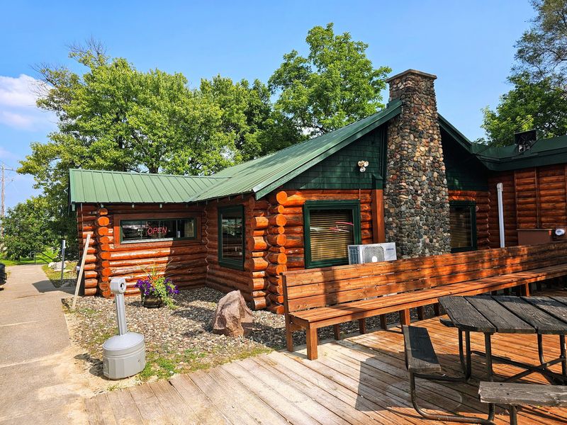 Phil's Tara Hideaway, Stillwater