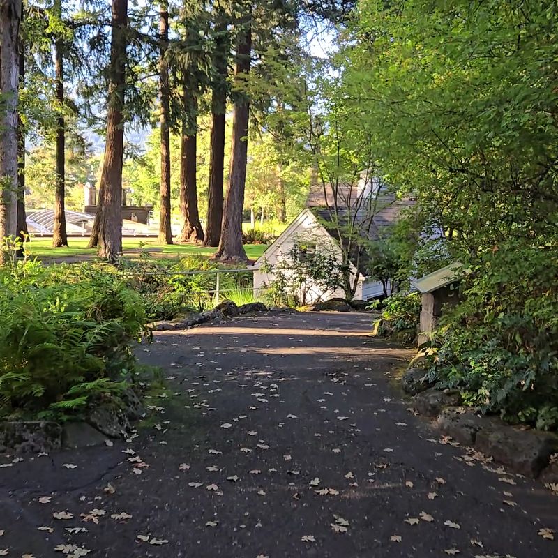 Picnic tables, leashed dogs, and easy paths for everyone Picnic tables, leashed dogs, and easy paths for everyone