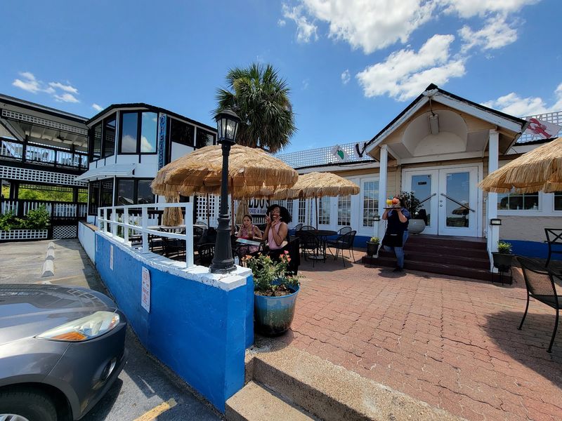 Planning A Visit To This El Lago Mainstay