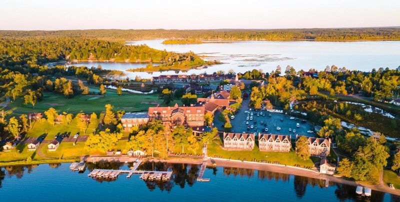 Pontoon Rides, Kayaks and Quiet Fishing Spots