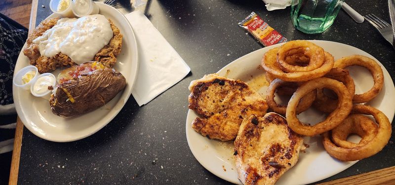 Pork Chops and Chicken-Fried Steak for the Non-Steak Crowd Pork Chops and Chicken-Fried Steak for the Non-Steak Crowd