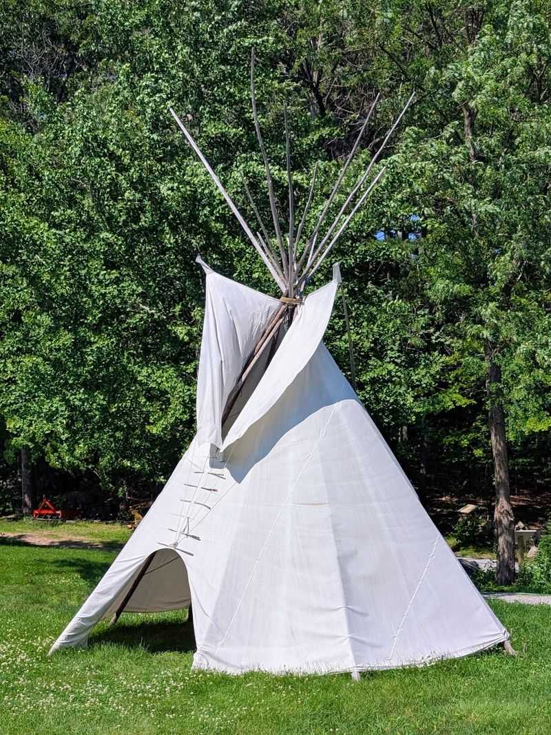 Powwows That Fill The Grounds With Drums And Color Powwows That Fill The Grounds With Drums And Color