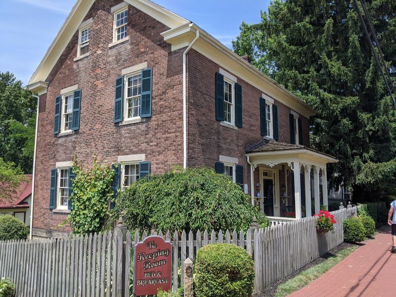 Red Brick Sidewalks and the Homes Nobody Tours