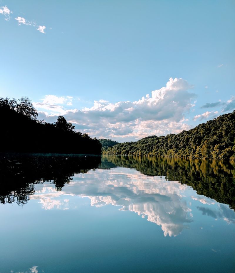 River Views, Kayaks, and Picnic Spots River Views, Kayaks, and Picnic Spots