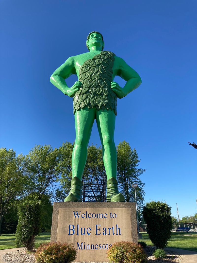 Roadside Royalty on Green Giant Lane