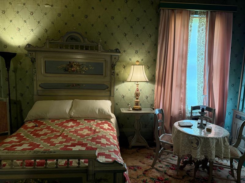 Rooms Where the Wallpaper Never Changed Rooms Where the Wallpaper Never Changed