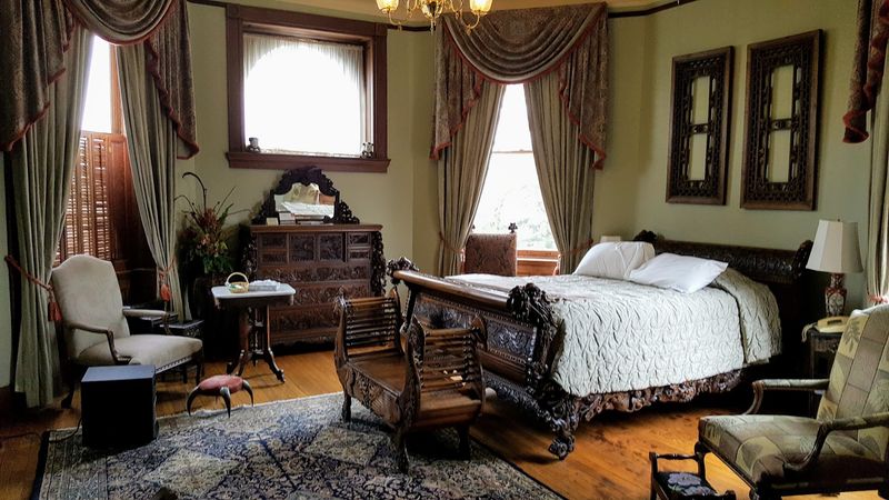 Rooms With Room to Breathe Rooms With Room to Breathe