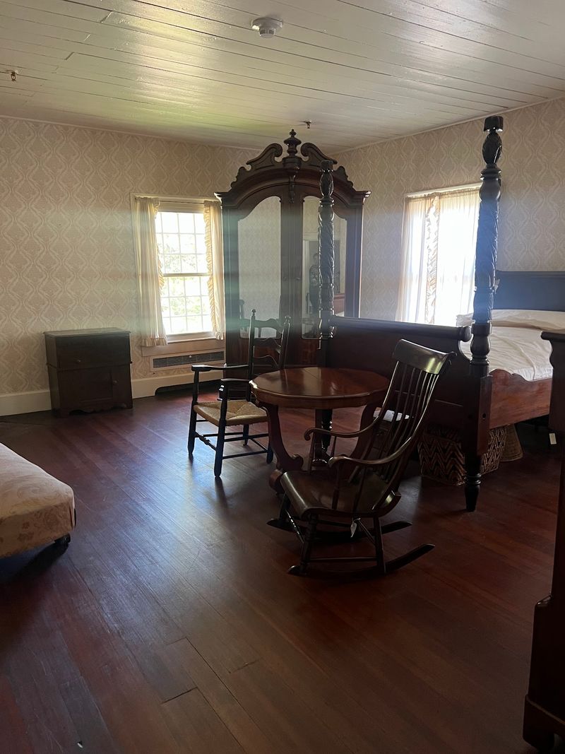 Rooms for Rent and a Boarding House Era