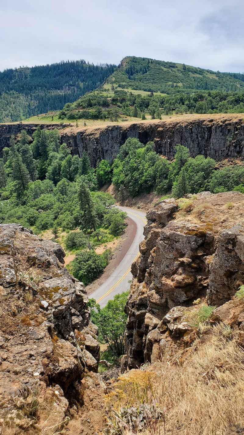 Rowena Crest Viewpoint and That Famous Looping Road Rowena Crest Viewpoint and That Famous Looping Road