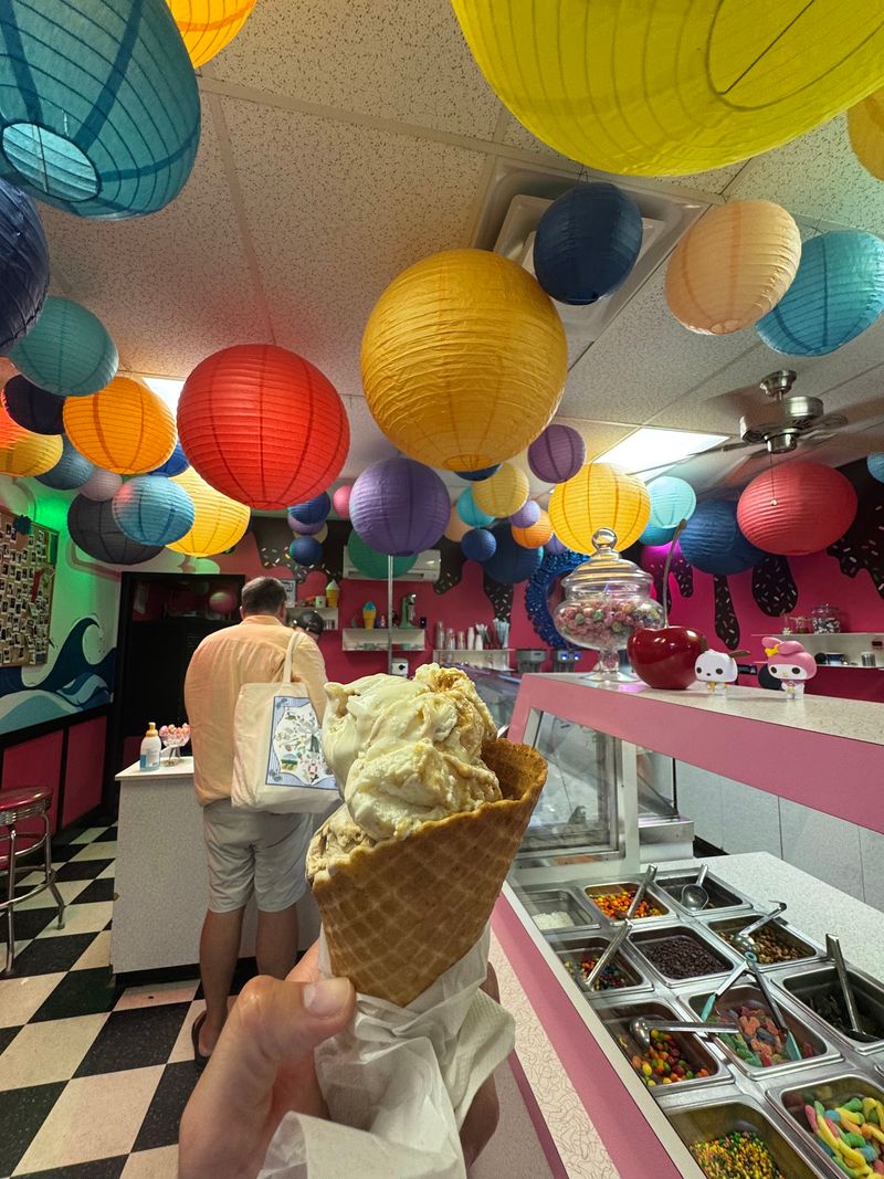 Scoops Sized For People Who Walked All Day