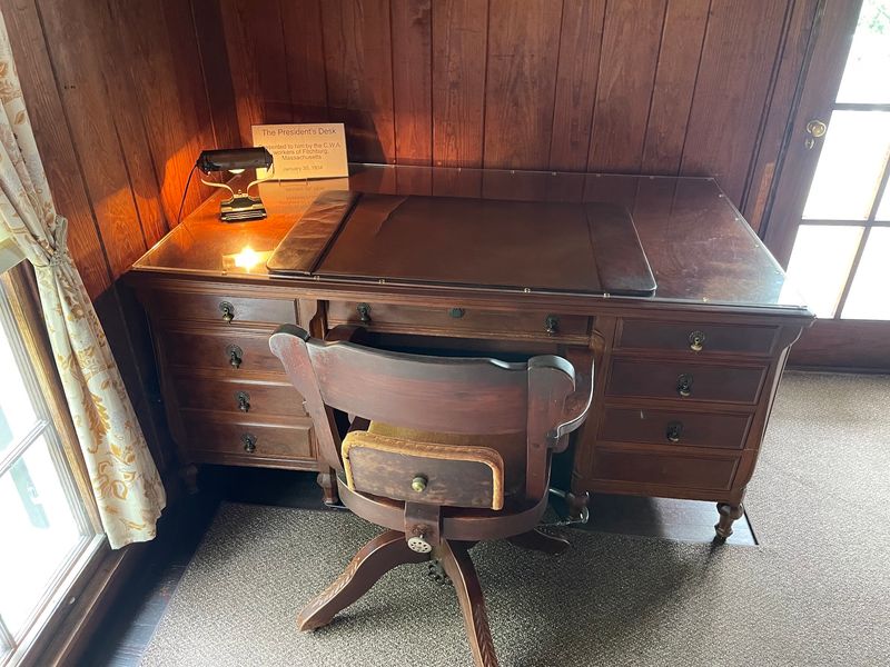 Six Rooms of Georgia Pine, and Not One Ounce of Showing Off Six Rooms of Georgia Pine, and Not One Ounce of Showing Off