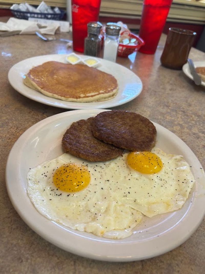 Skillets, Hash Browns, and Pancakes Built for Big Appetites